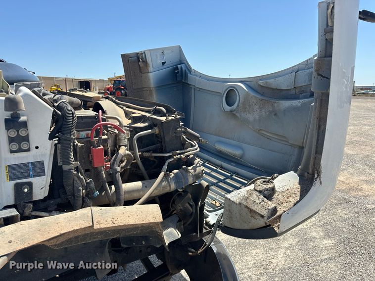 image for item EJ8614 2004 GMC C6500 utility / service truck