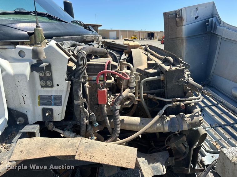 image for item EJ8614 2004 GMC C6500 utility / service truck