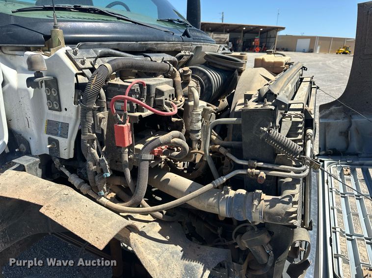 image for item EJ8614 2004 GMC C6500 utility / service truck