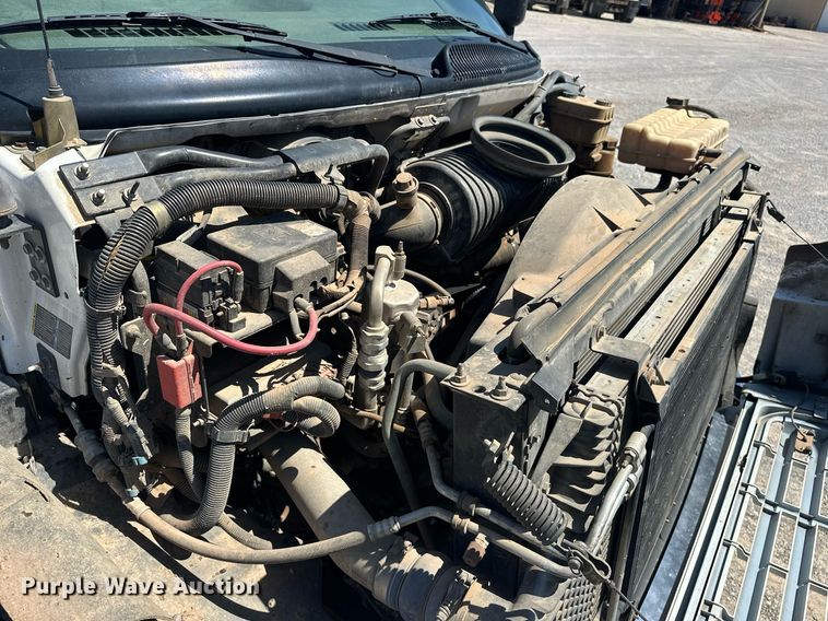 image for item EJ8614 2004 GMC C6500 utility / service truck