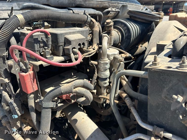 image for item EJ8614 2004 GMC C6500 utility / service truck