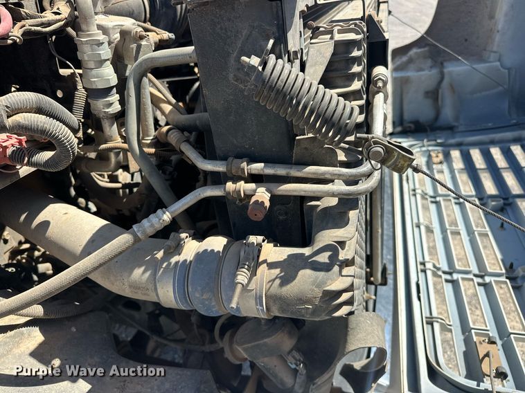 image for item EJ8614 2004 GMC C6500 utility / service truck