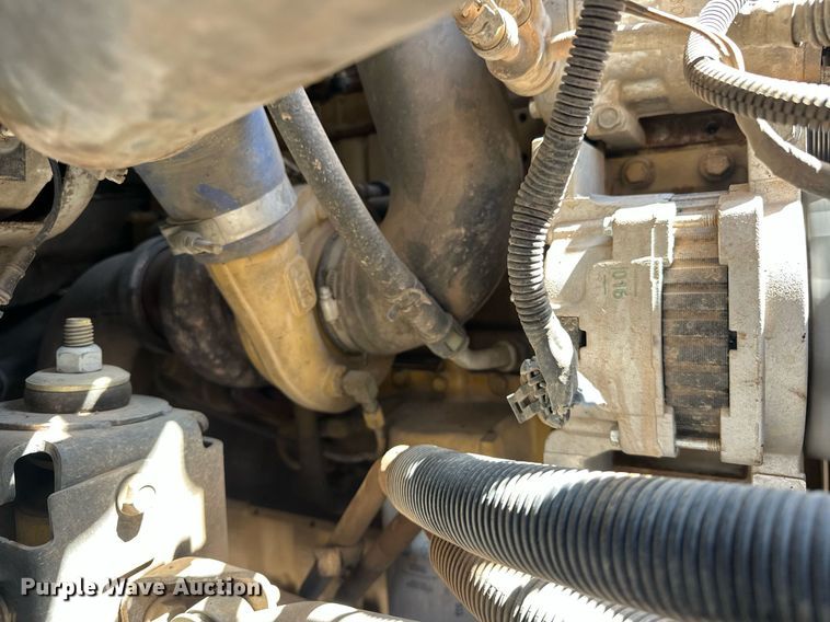 image for item EJ8614 2004 GMC C6500 utility / service truck