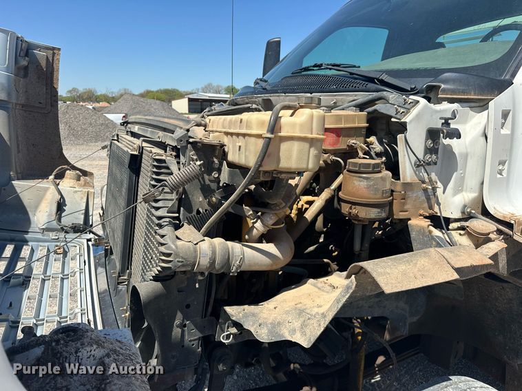 image for item EJ8614 2004 GMC C6500 utility / service truck