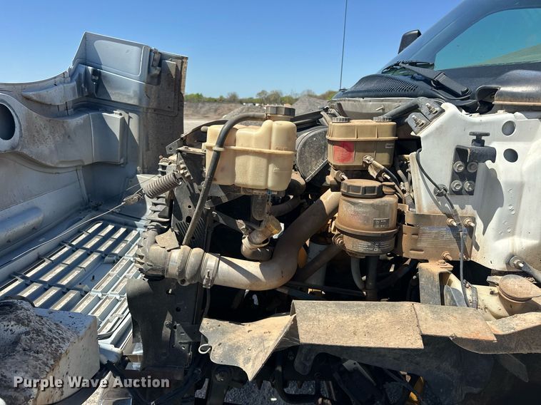 image for item EJ8614 2004 GMC C6500 utility / service truck