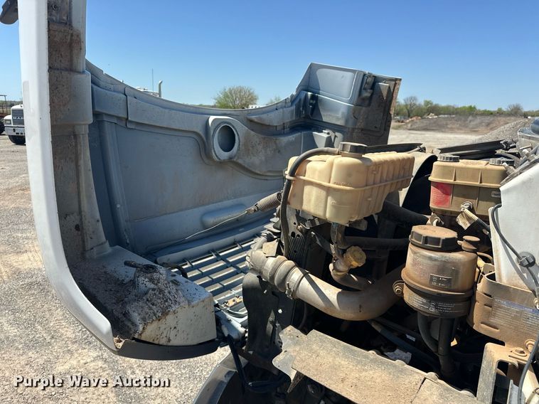 image for item EJ8614 2004 GMC C6500 utility / service truck