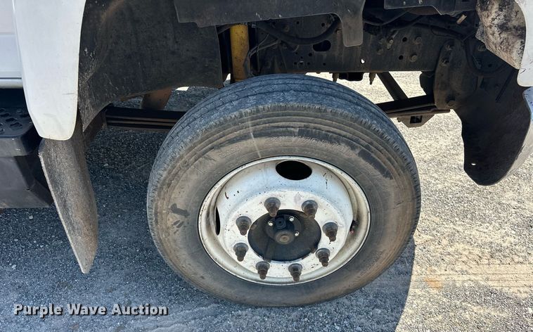 image for item EJ8614 2004 GMC C6500 utility / service truck