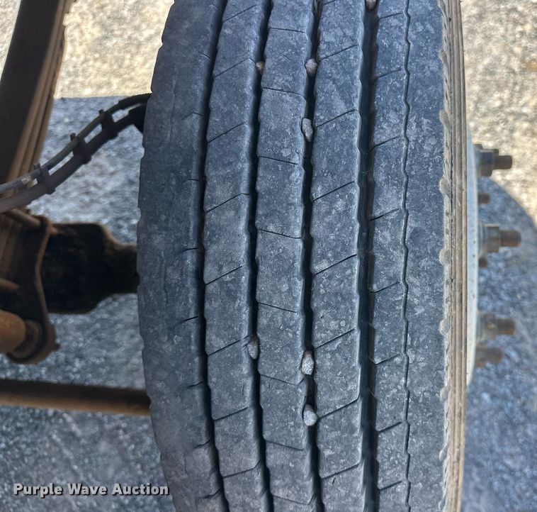 image for item EJ8614 2004 GMC C6500 utility / service truck