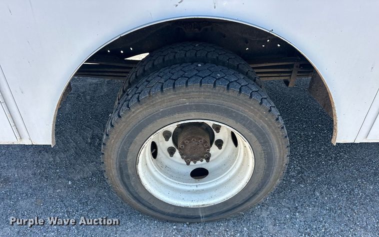 image for item EJ8614 2004 GMC C6500 utility / service truck