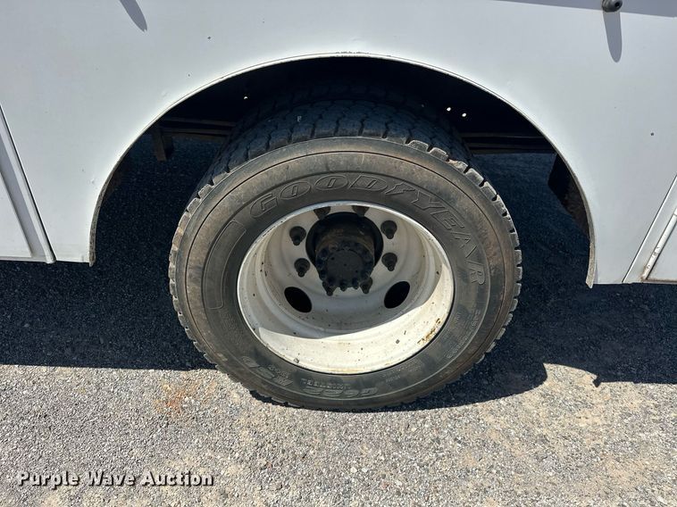 image for item EJ8614 2004 GMC C6500 utility / service truck