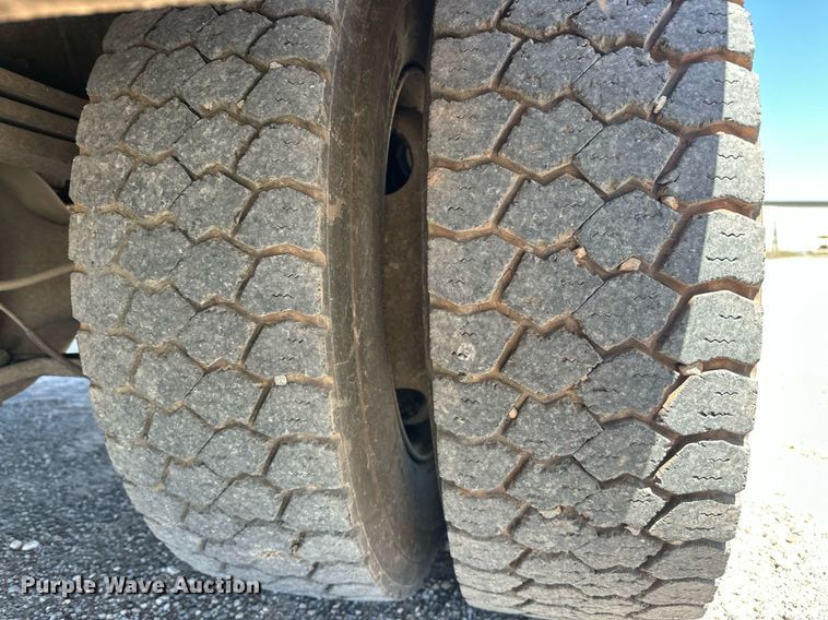 image for item EJ8614 2004 GMC C6500 utility / service truck