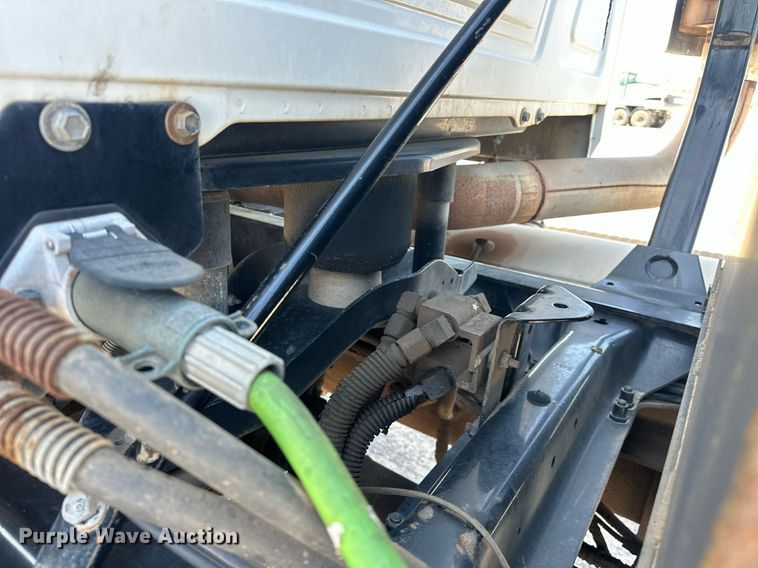 image for item EJ8615 2003 Mack CH613 semi truck