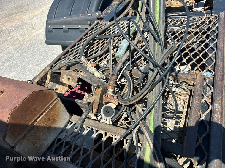 image for item EJ8615 2003 Mack CH613 semi truck