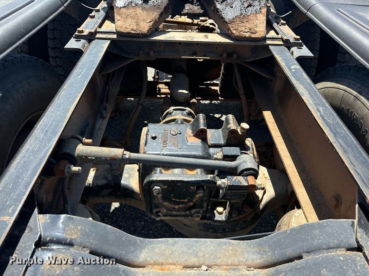 image for item EJ8615 2003 Mack CH613 semi truck