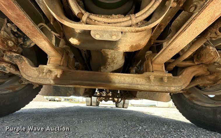 image for item EJ8615 2003 Mack CH613 semi truck