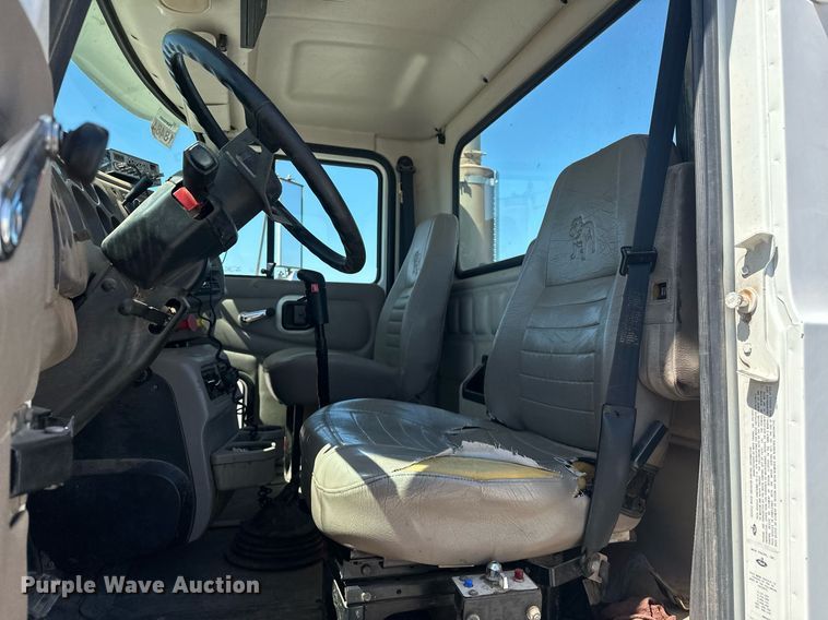 image for item EJ8615 2003 Mack CH613 semi truck