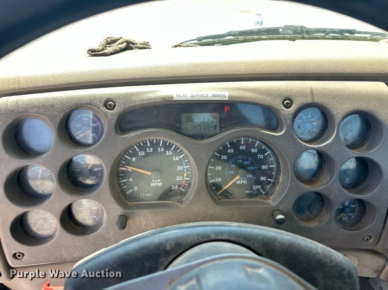 image for item EJ8615 2003 Mack CH613 semi truck