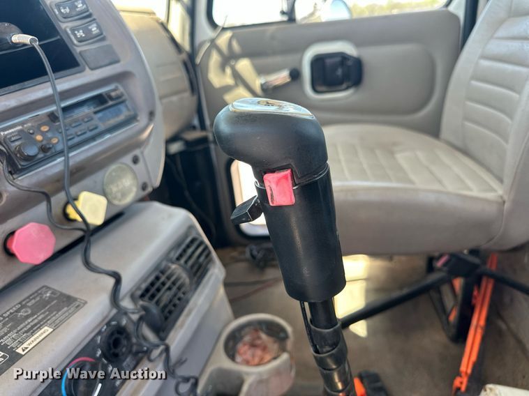 image for item EJ8615 2003 Mack CH613 semi truck