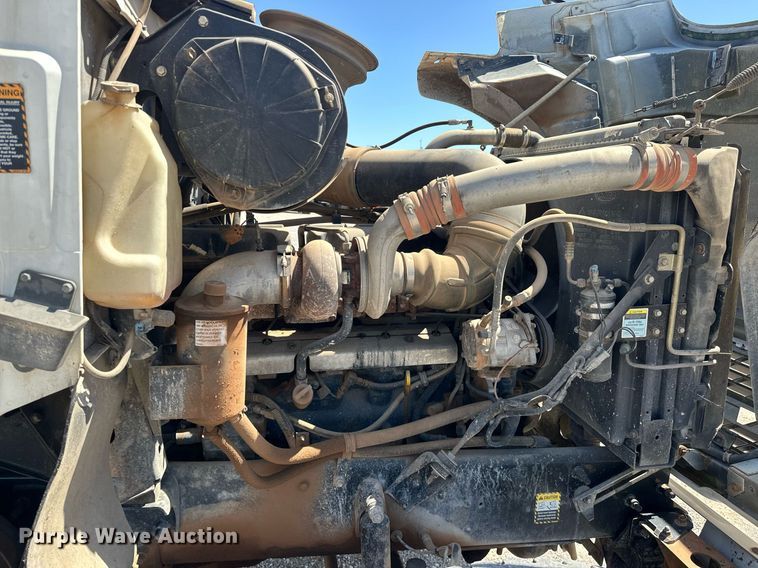 image for item EJ8615 2003 Mack CH613 semi truck