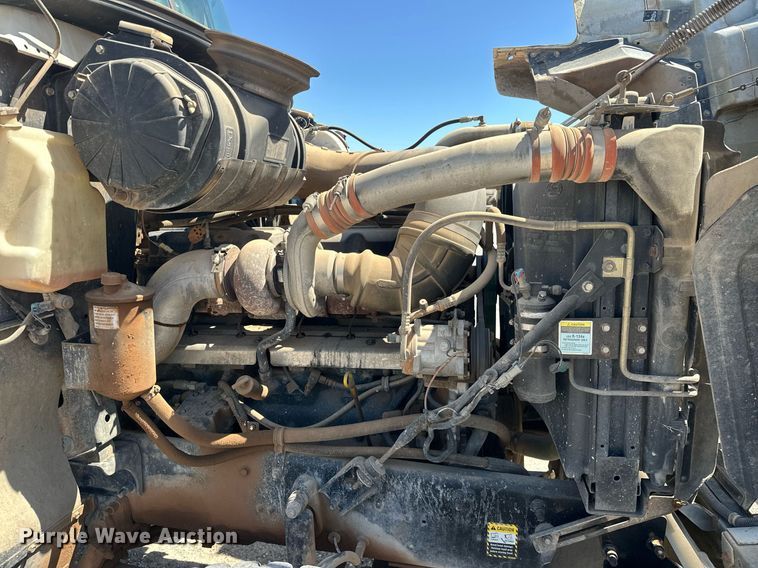 image for item EJ8615 2003 Mack CH613 semi truck