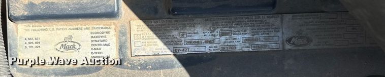 image for item EJ8615 2003 Mack CH613 semi truck