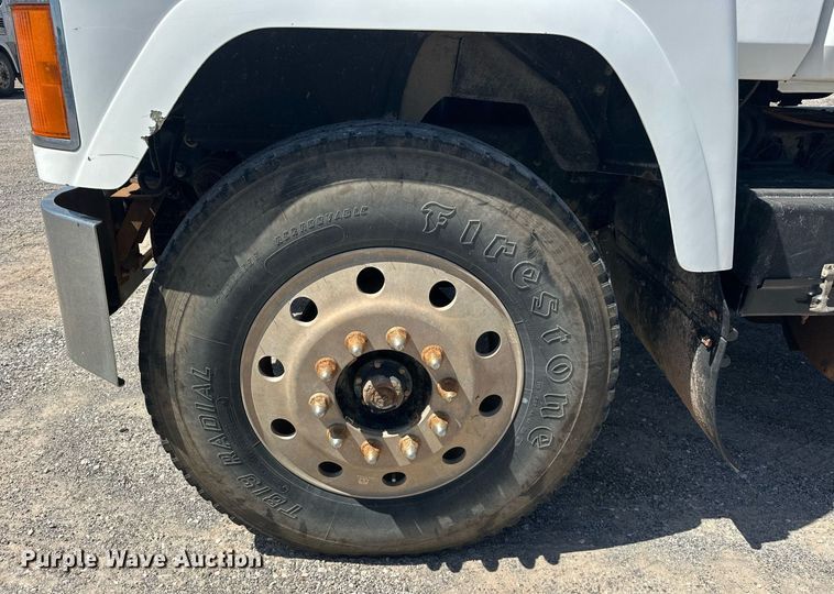 image for item EJ8615 2003 Mack CH613 semi truck