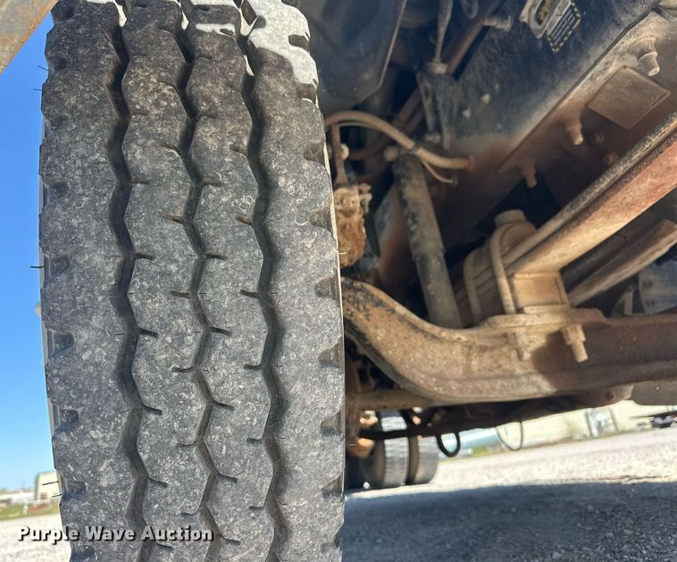 image for item EJ8615 2003 Mack CH613 semi truck