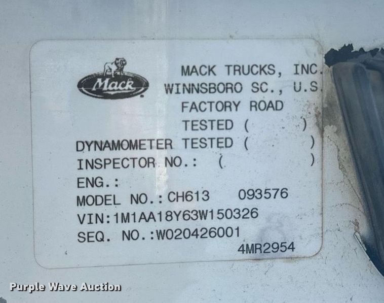 image for item EJ8615 2003 Mack CH613 semi truck