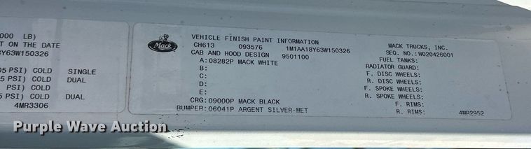 image for item EJ8615 2003 Mack CH613 semi truck