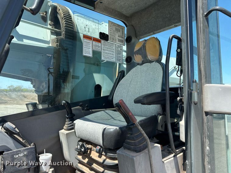 image for item EJ8616 2007 Gradall XL4100 II wheeled excavator