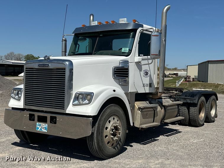 image for item EJ8617 2015 Freightliner Coronado semi truck