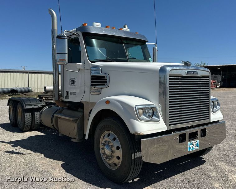 image for item EJ8617 2015 Freightliner Coronado semi truck