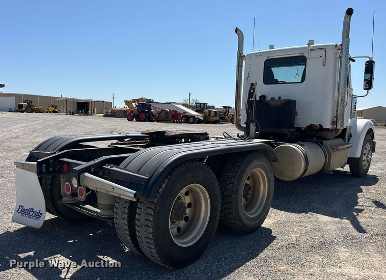 image for item EJ8617 2015 Freightliner Coronado semi truck