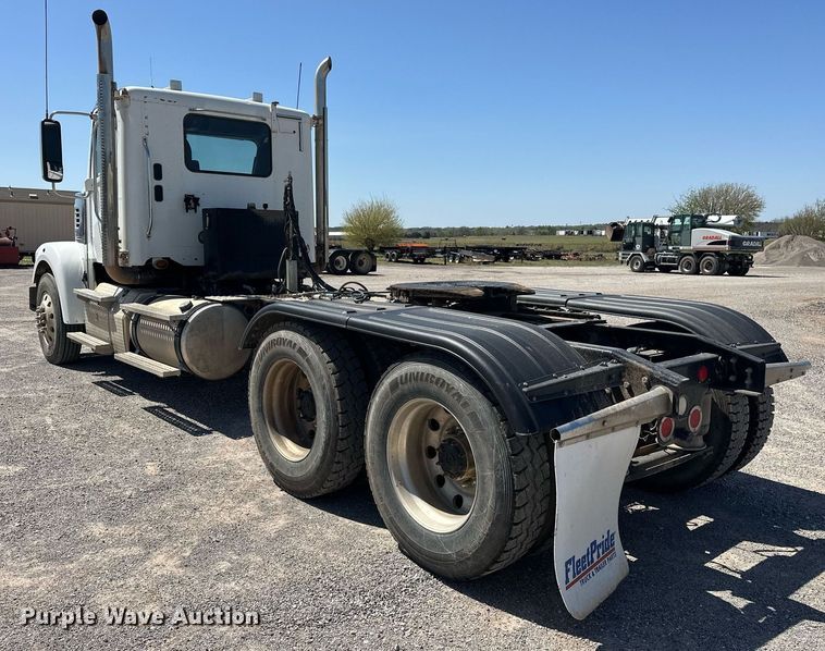 image for item EJ8617 2015 Freightliner Coronado semi truck