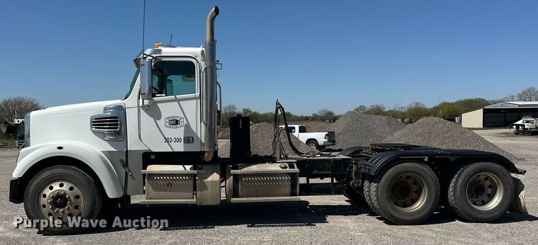 image for item EJ8617 2015 Freightliner Coronado semi truck