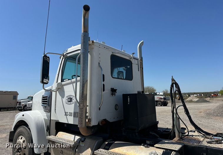 image for item EJ8617 2015 Freightliner Coronado semi truck