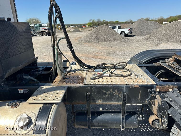 image for item EJ8617 2015 Freightliner Coronado semi truck