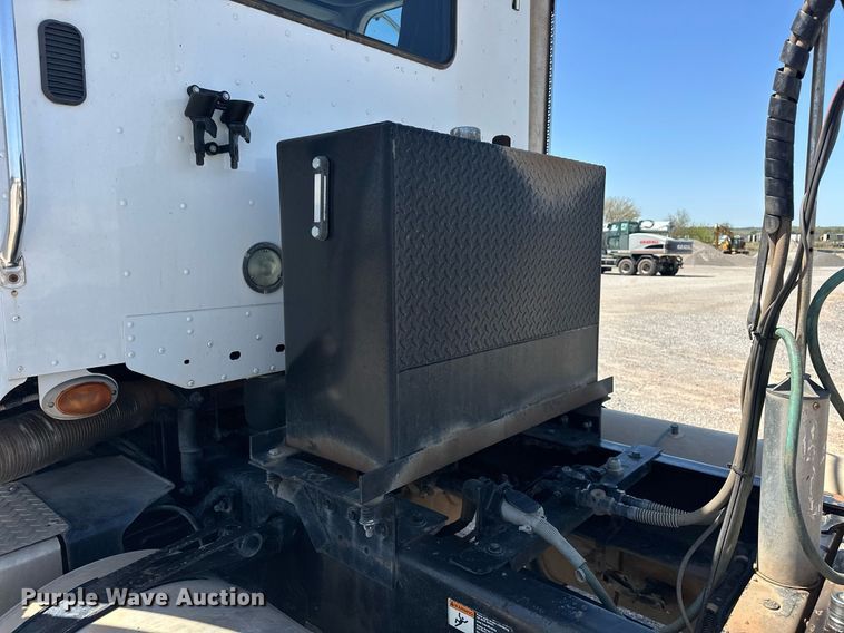 image for item EJ8617 2015 Freightliner Coronado semi truck