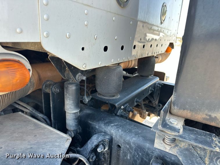 image for item EJ8617 2015 Freightliner Coronado semi truck