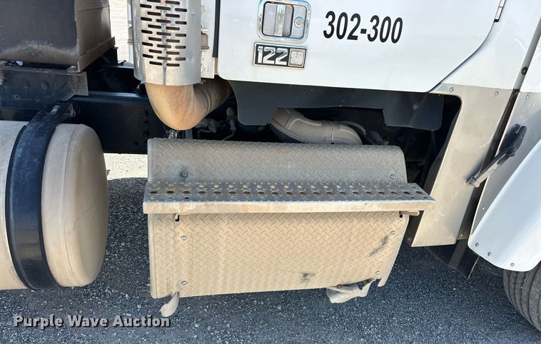 image for item EJ8617 2015 Freightliner Coronado semi truck