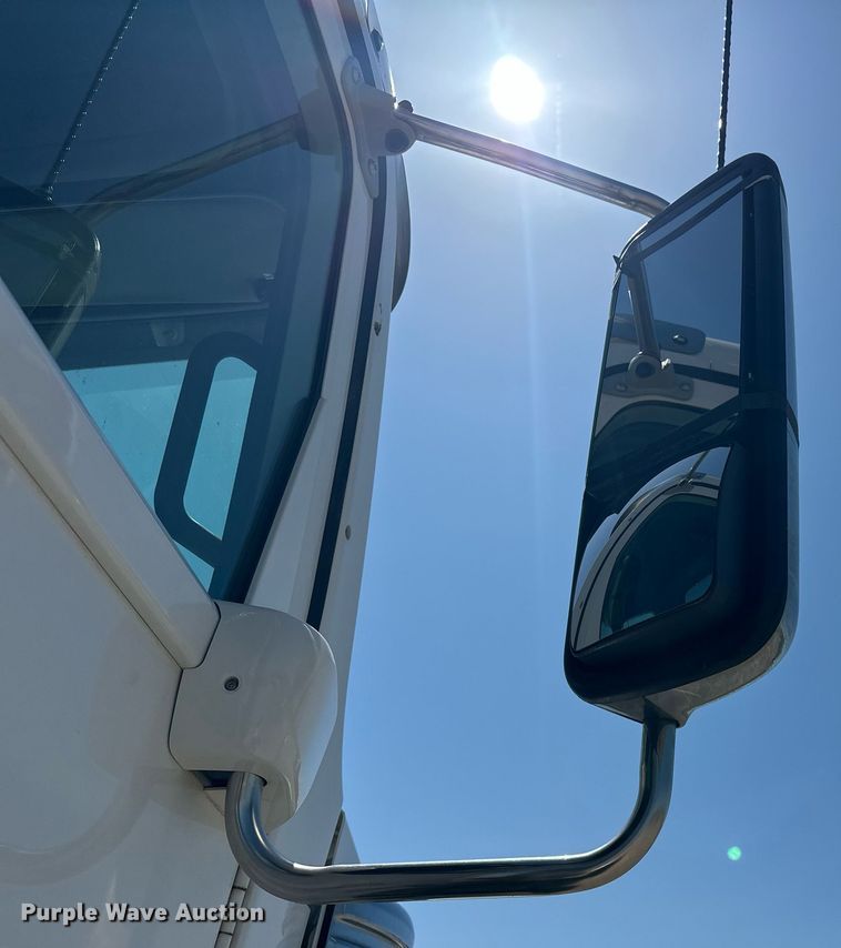 image for item EJ8617 2015 Freightliner Coronado semi truck