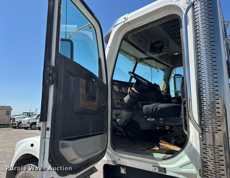 image for item EJ8617 2015 Freightliner Coronado semi truck