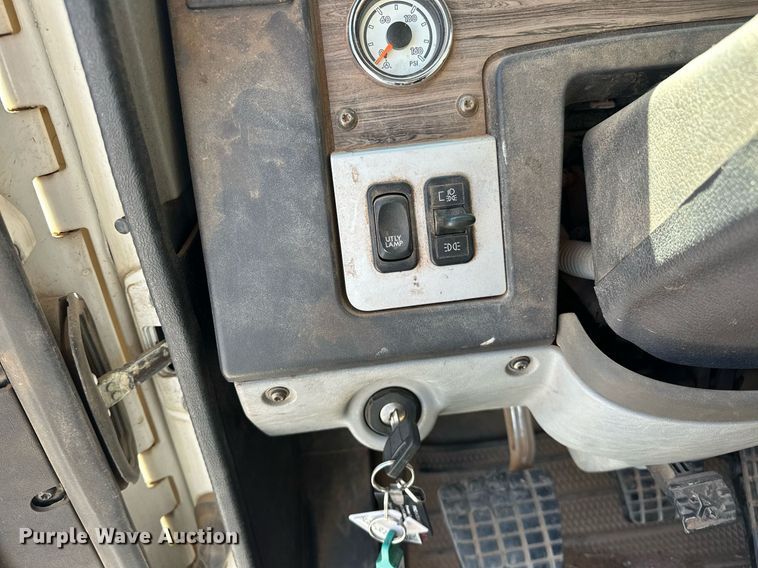 image for item EJ8617 2015 Freightliner Coronado semi truck