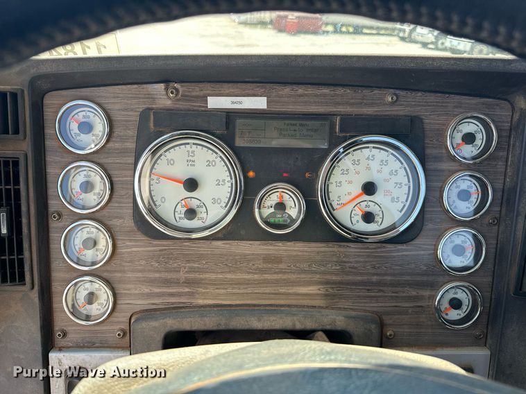 image for item EJ8617 2015 Freightliner Coronado semi truck