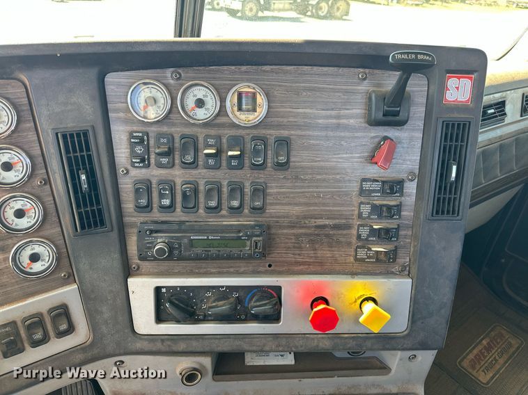 image for item EJ8617 2015 Freightliner Coronado semi truck