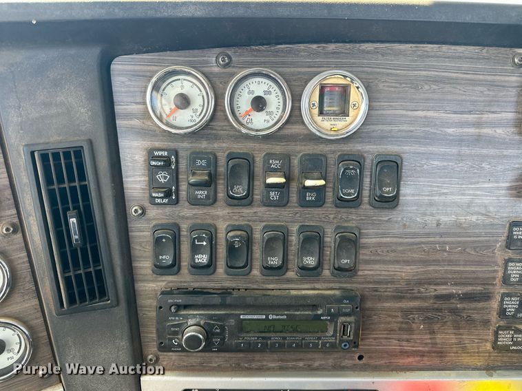 image for item EJ8617 2015 Freightliner Coronado semi truck