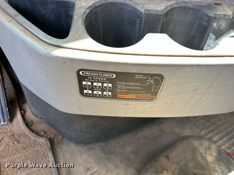 image for item EJ8617 2015 Freightliner Coronado semi truck