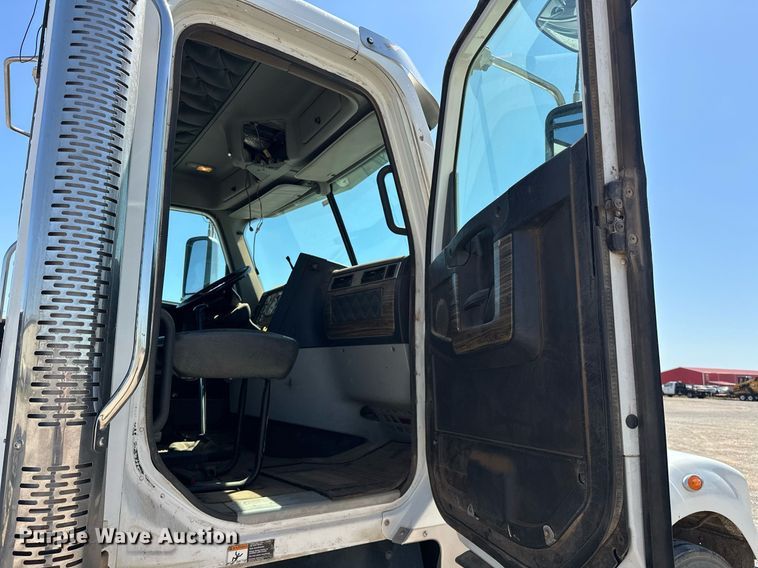 image for item EJ8617 2015 Freightliner Coronado semi truck