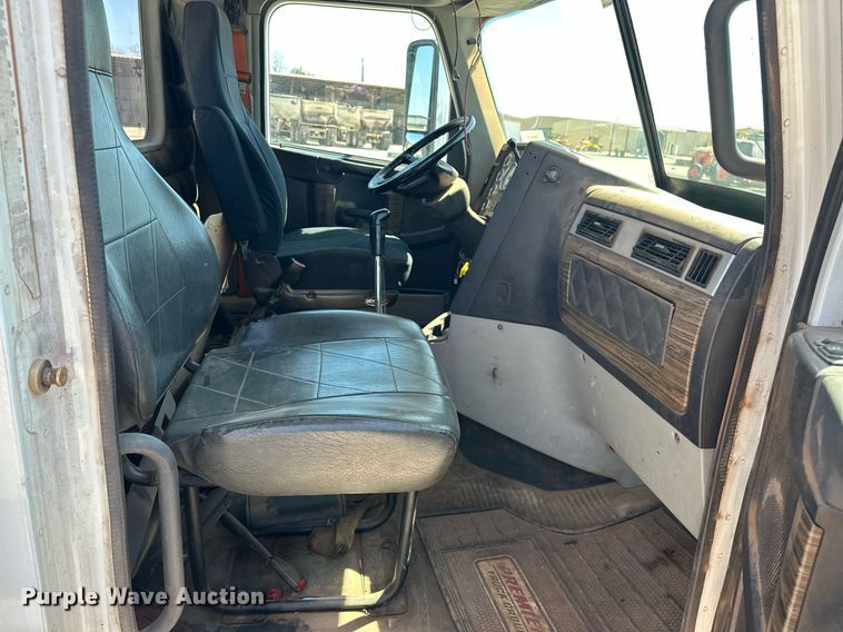 image for item EJ8617 2015 Freightliner Coronado semi truck