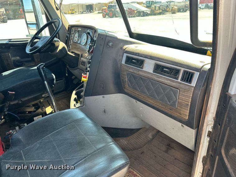 image for item EJ8617 2015 Freightliner Coronado semi truck